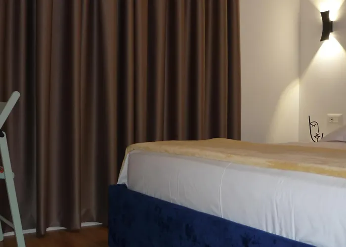 New Boulevard Hotel *